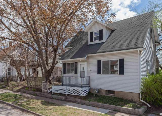 Property at 2307 Boies Ave, Davenport, IA 52802, 2 beds, 2 baths