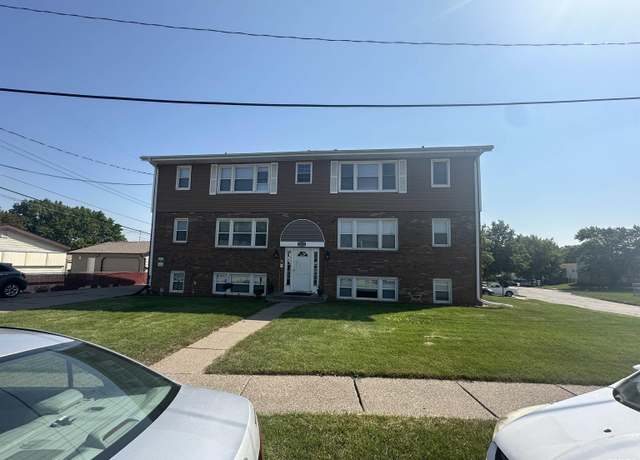 Property at 2705 N Lincoln Ave, Davenport, IA 52804, 6 beds, 4 baths