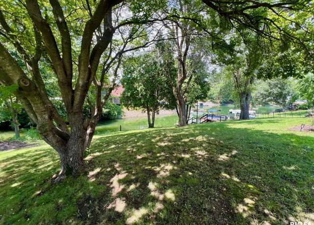 Property at 463 Juniper Dr, Petersburg, IL 62675