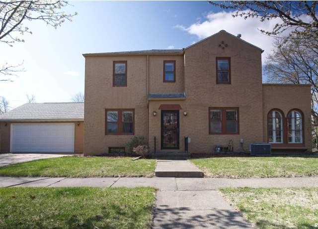 Property at 259 12th Avenue North, Clinton, IA 52732, 3 beds, 1.5 baths
