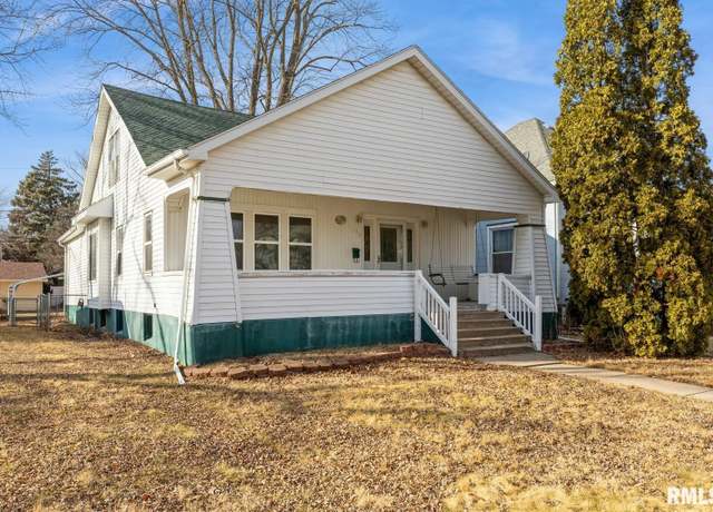 Property at 1104 Pershing Blvd, Clinton, IA 52732, 3 beds, 2 baths
