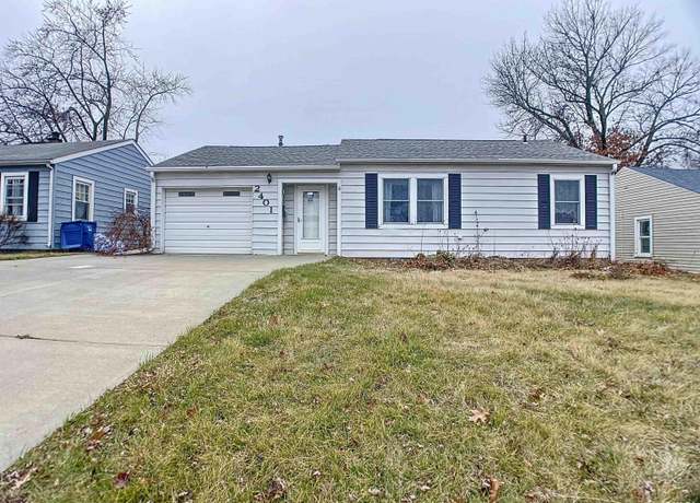 Property at 2401 48th St, Moline, IL 61265-5004, 2 beds, 1 bath