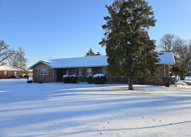 Property at 405 Easthaven Dr, Centralia, IL 62801, 3 beds, 2.5 baths