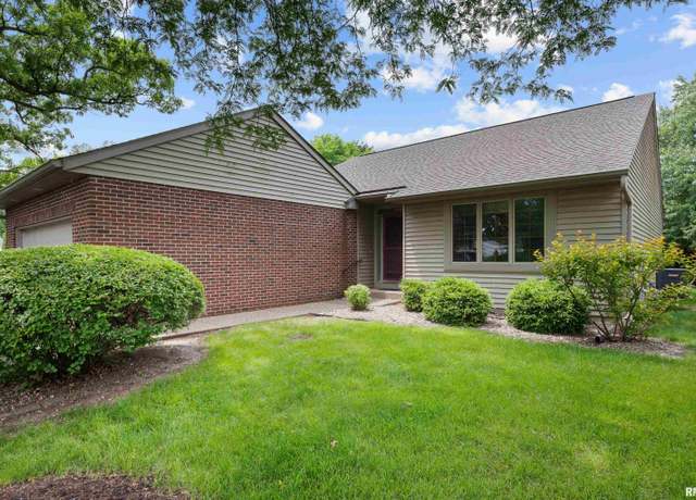 Property at 10 Briarwood Ln #10, Rock Island, IL 61201, 3 beds, 3 baths