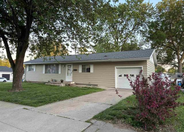 Property at 1744 Jackson St, Quincy, IL 62301, 3 beds, 2 baths