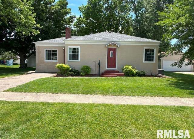 Property at 611 13th St, De Witt, IA 52742, 3 beds, 2 baths