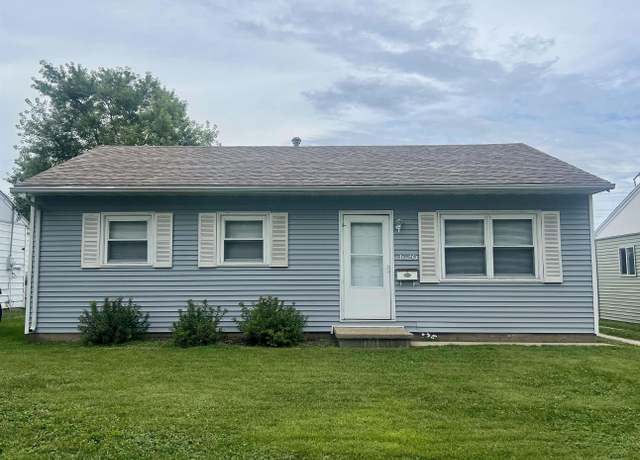 Property at 1620 Lakeview Ter, Jacksonville, IL 62650, 3 beds, 1 bath