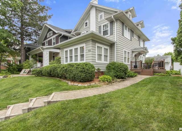 Property at 1512 W Parkside Dr, Peoria, IL 61606, 3 beds, 2 baths
