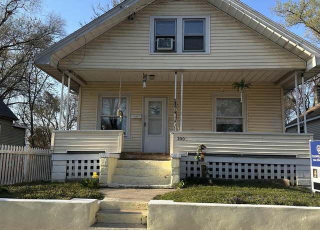 Property at 2005 W Antoinette St, Peoria, IL 61605, 4 beds, 1 bath