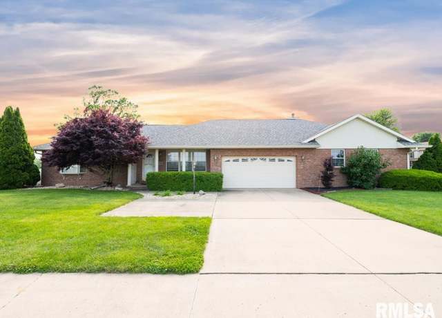 Property at 1312 N Cummings Ln, Washington, IL 61571, 3 beds, 3 baths