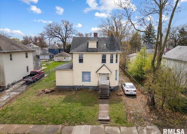 Property at 925 E 14th St, Davenport, IA 52803, 5 beds, 2 baths