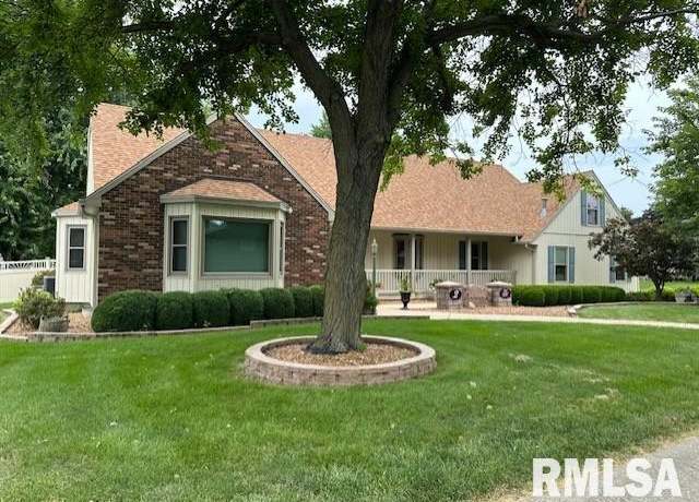 Property at 2 Aaron Dr, Jacksonville, IL 62650, 4 beds, 4.5 baths