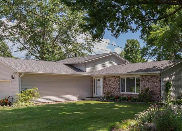 Property at 8 Kimberly Dr, Coal Valley, IL 61240-9645, 3 beds, 3 baths