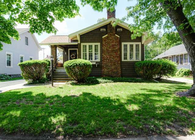 Property at 1006 W Vine St, Taylorville, IL 62568, 2 beds, 1 bath