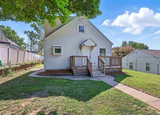 Property at 3433 Washington St, Davenport, IA 52806, 3 beds, 1 bath