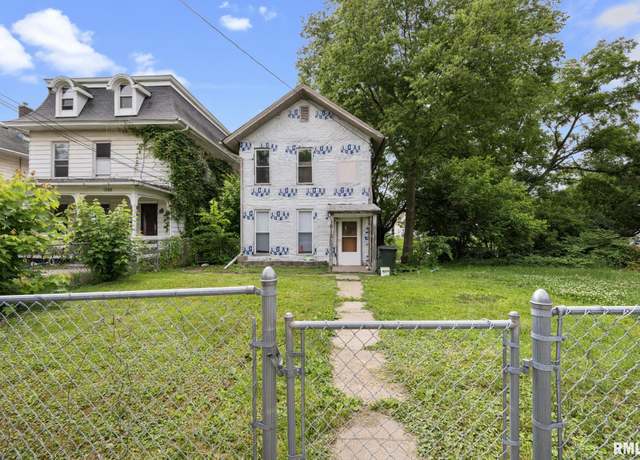 Property at 1312 Farnam St, Davenport, IA 52803, 3 beds, 1.5 baths