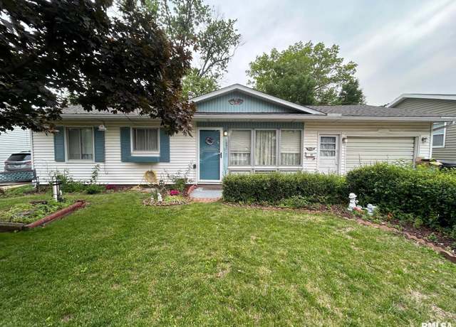 Property at 1407 Lincoln St, Pekin, IL 61554, 3 beds, 1 bath