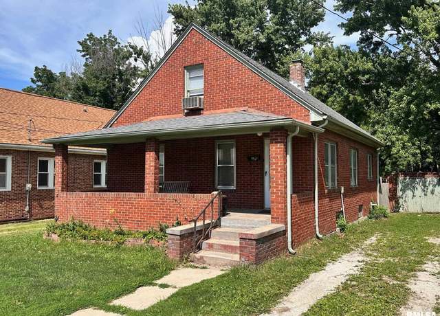 Property at 506 Sandusky St, Jacksonville, IL 62650, 3 beds, 1 bath