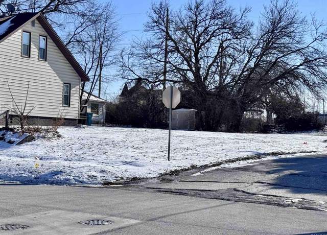 Property at 431 W Calhoun St, Macomb, IL 61455