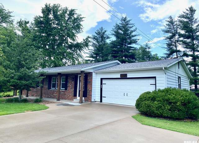 Property at 1309 E Stotlar St, Herrin, IL 62948, 3 beds, 1.5 baths