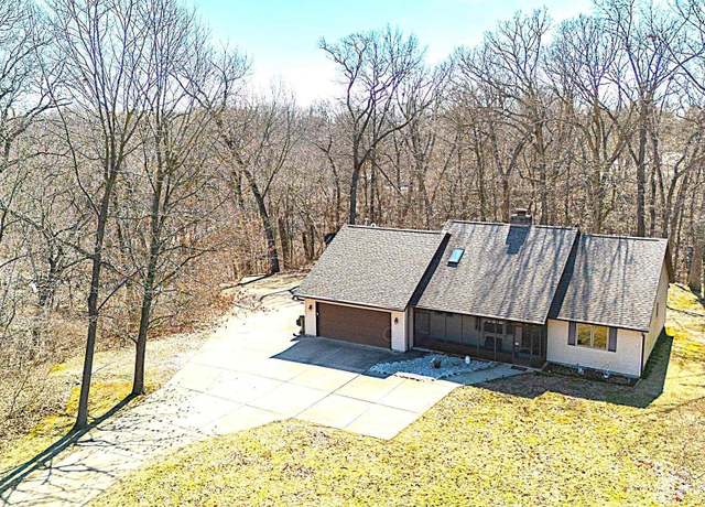 Property at 144 Shoshone Dr, East Peoria, IL 61611, 3 beds, 2 baths