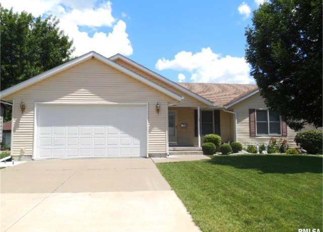 Property at 2035 N Gayman Ave, Davenport, IA 52804, 3 beds, 3 baths