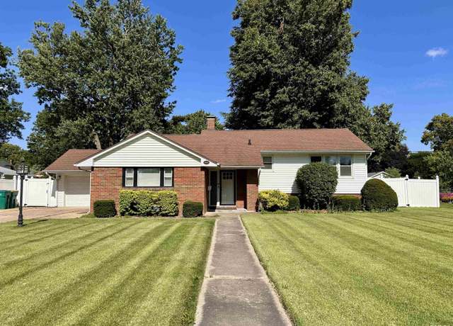 Property at 899 Monroe St, Galesburg, IL 61401, 3 beds, 2 baths