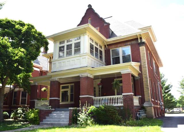Property at 1001 W Moss Ave, Peoria, IL 61606, 4 beds, 4 baths