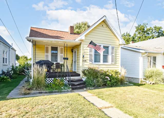 Property at 2119 W Clarke Ave, West Peoria, IL 61604, 3 beds, 2 baths