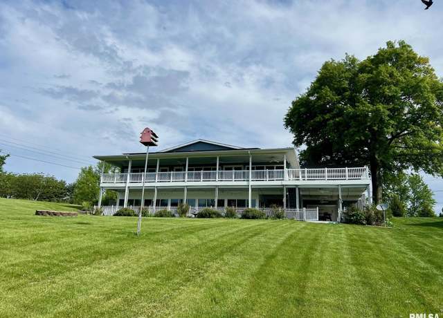 Property at 121 North Shore Dr, Petersburg, IL 62675, 4 beds, 3 baths