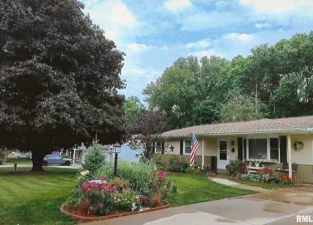 Property at 1056 Brookview Ln, Peoria, IL 61615, 3 beds, 1.5 baths