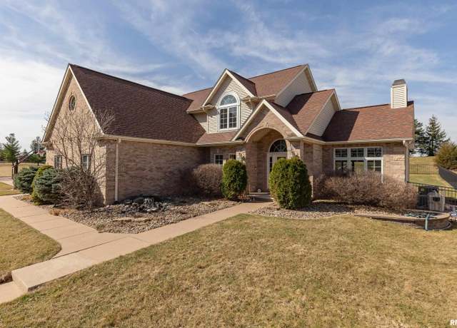 Property at 4934 Foxborough Ct, Bettendorf, IA 52722, 6 beds, 3.5 baths