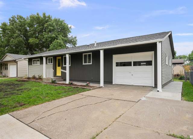 Property at 2003 Edgewood Dr, Bettendorf, IA 52722, 4 beds, 2 baths