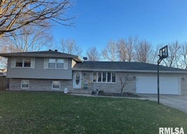 Property at 413 W Lincoln St, Edinburg, IL 62531, 3 beds, 2 baths