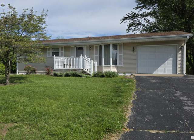Property at 3141 Center Dr, Quincy, IL 62301-6414, 3 beds, 1 bath