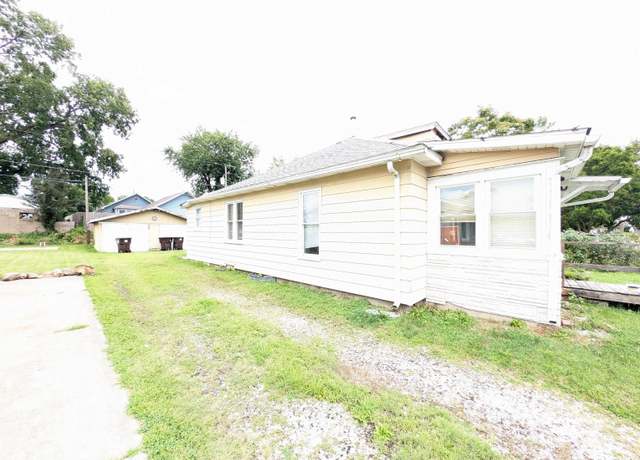 Property at 1407 Martha St, Pekin, IL 61554, 2 beds, 1 bath