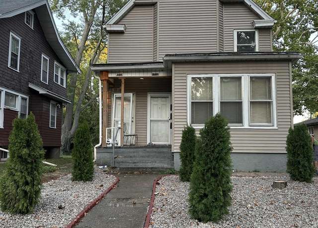 Property at 1712 N Bigelow St, Peoria, IL 61604, 4 beds, 3 baths