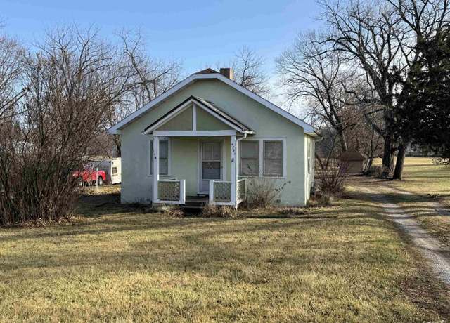 Property at 4721 N Pine St, Davenport, IA 52806, 2 beds, 1 bath