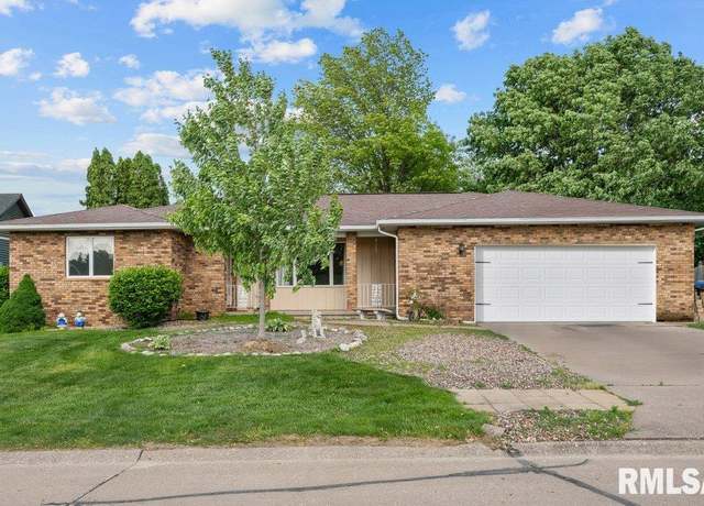 Property at 5117 Woodland Ave, Davenport, IA 52807, 3 beds, 2 baths
