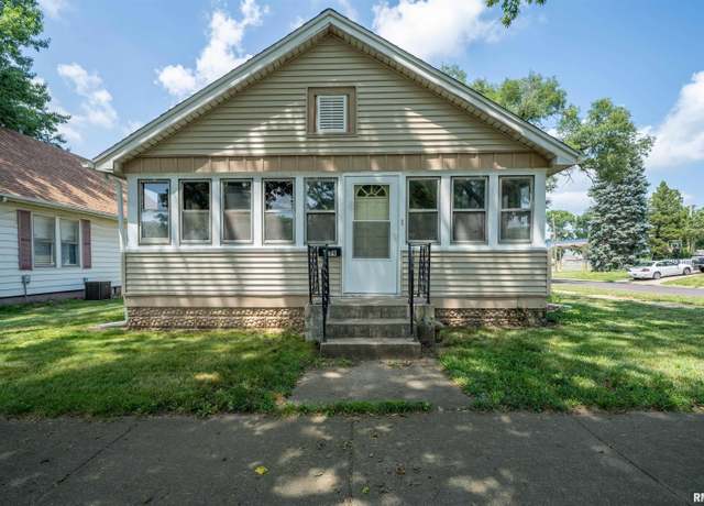 Property at 339 Herman St, Pekin, IL 61554, 2 beds, 1 bath