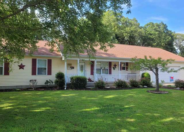 Property at 34 Westwood Dr, Mt Vernon, IL 62864, 3 beds, 2.5 baths
