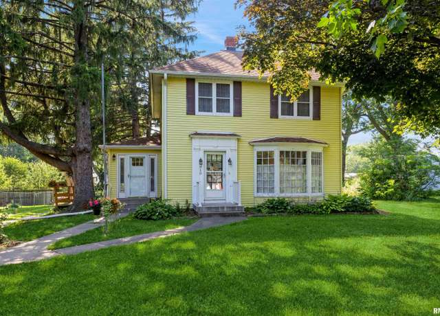 Property at 910 N 11th St, Clinton, IA 52732, 3 beds, 2 baths