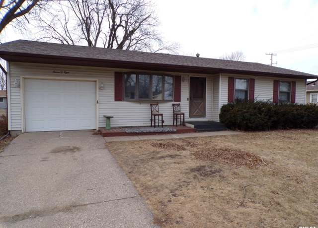 Property at 708 N 7th St, Eldridge, IA 52748, 3 beds, 1 bath