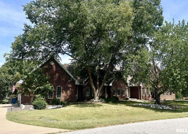 Property at 921 Birdie Ln, Quincy, IL 62305, 5 beds, 3.5 baths