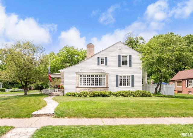 Property at 2615 12th St, Moline, IL 61265, 4 beds, 3 baths