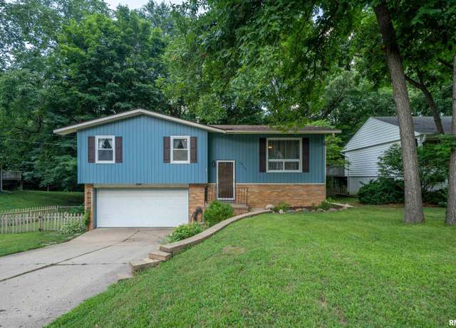 Property at 5815 N Mar Vista Dr, Peoria, IL 61614, 4 beds, 1.5 baths