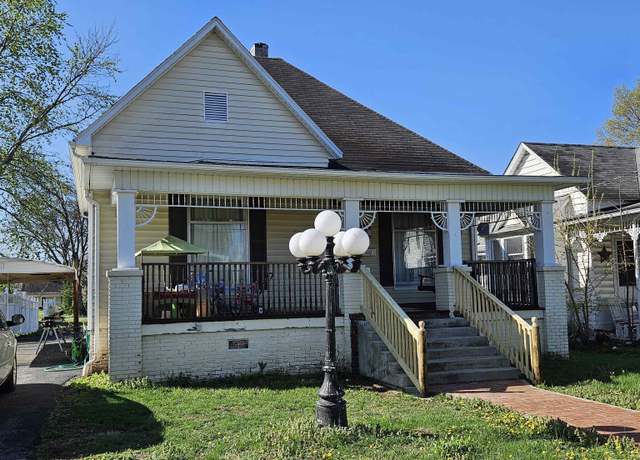 Property at 107 W Lincoln St, Harrisburg, IL 62946, 2 beds, 1 bath
