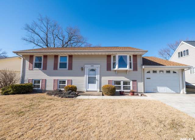 Property at 2105 Valentine Ave, Pekin, IL 61554, 3 beds, 1.5 baths