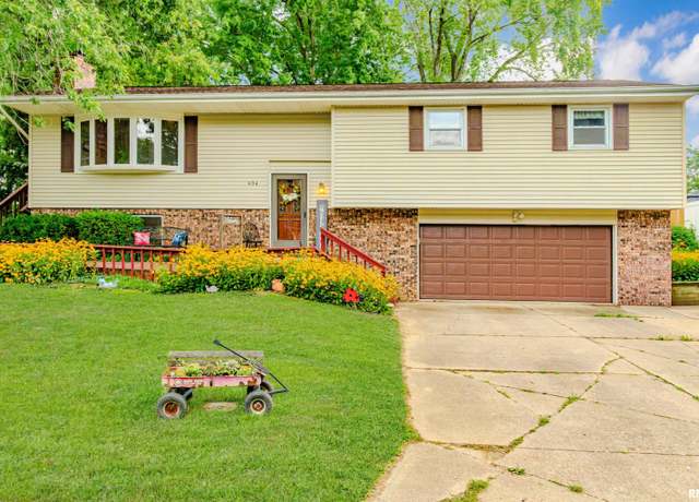 Property at 404 Avondale Dr, East Peoria, IL 61611, 3 beds, 3 baths