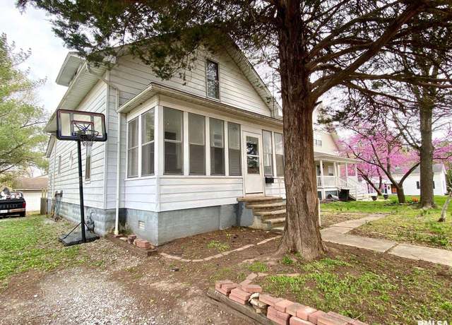 Property at 320 S 19th St, Herrin, IL 62948, 3 beds, 1.5 baths